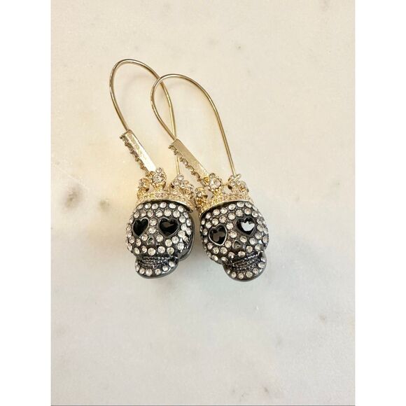 Gorgeous Halloween gold & gun metal color skull dangle earrings with crown - Picture 5 of 9